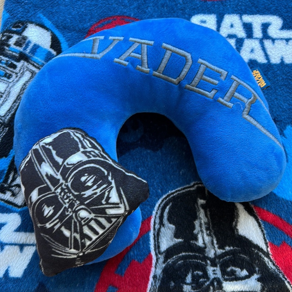 Star Wars Darth Vader Travel set (neck pillow and blanket)